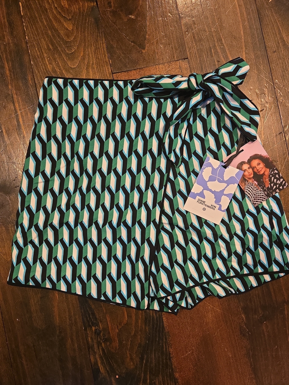NWT Diane Von Furstenburg Side Wrap Skort Arrow Geo Green Mini Skort XXS